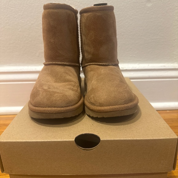 Kids Classic Uggs Size 11 - Picture 1 of 4
